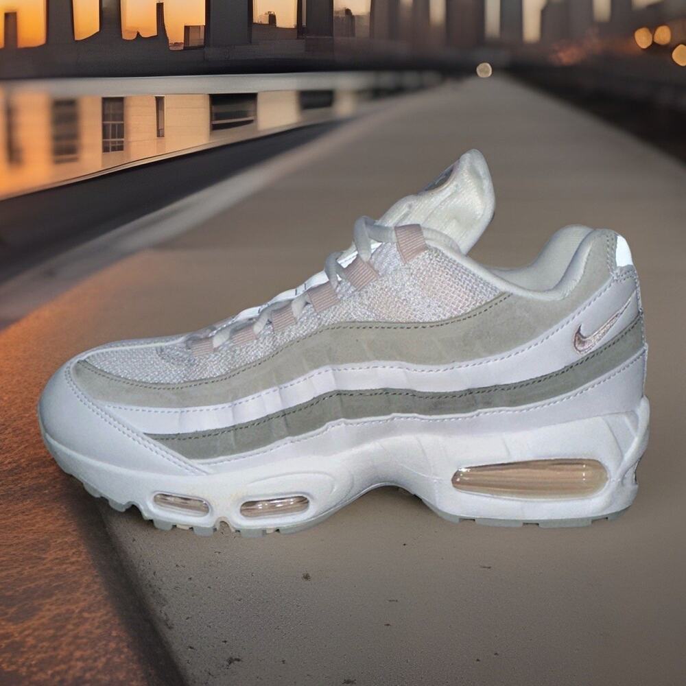 New Women's Size 8.5 Nike Air Max 95 White Silt Red IB6396-102